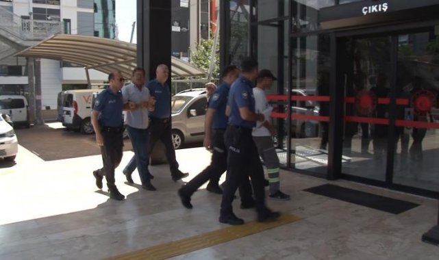 Servis aracının camını sopa ile parçalayan şüpheliler yurt dışına çıkma yasağı ve adli kontrol şartıyla serbest bırakıldı