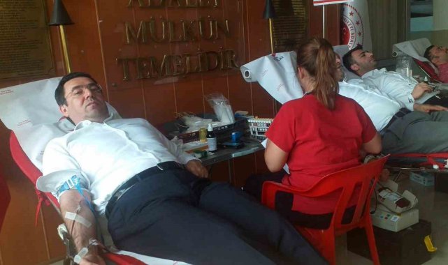 Siirt Cumhuriyet Başsavcısı 30'uncu kez kan bağışında bulundu