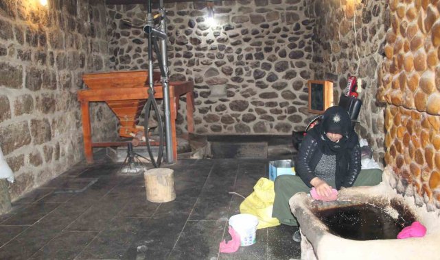 Şırnak'ta 155 yıllık değirmende geleneksel yöntemle tahin yapılıyor