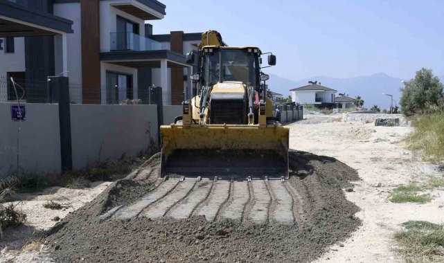Soğucak Mahallesi'nde yol yenileme çalışmaları sürüyor