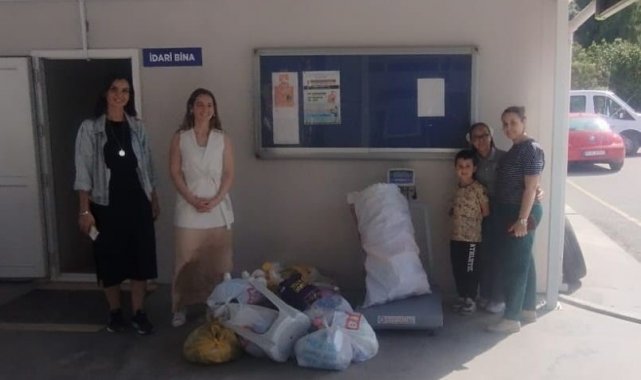 Sökeli çocuklar atığı getiriyor, hediyeyi kapıyor