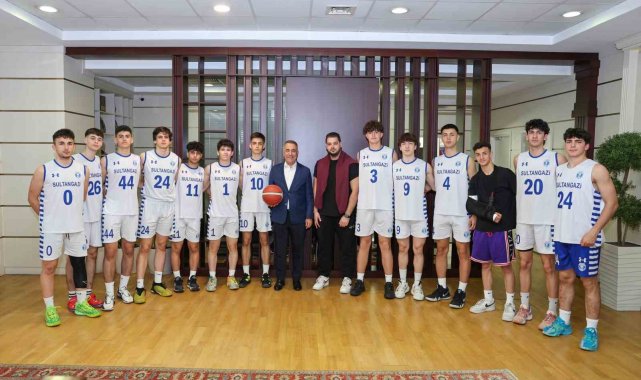 Sultangazi Belediyesi Spor Kulübü Basket Takımı'ndan Başkan Dursun'a ziyaret