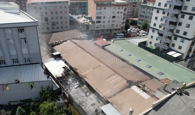 Sultangazi'de ayakkabı imalathanesinin deposunda yangın