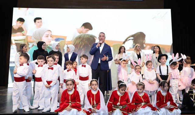 Sultangazi'de minikler yıl sonu gösterisi heyecanı yaşadı