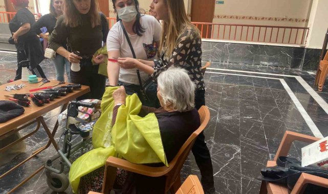 Talaslı kursiyerlerden huzurevine 'Anneler Günü' ziyareti