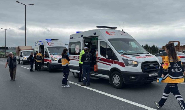 TEM'de 3 otomobil çarpıştı: 3 yaralı