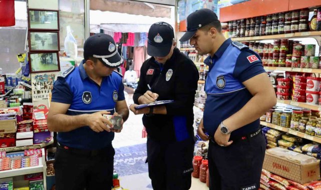Terme'de zabıta ekipleri marketleri denetledi