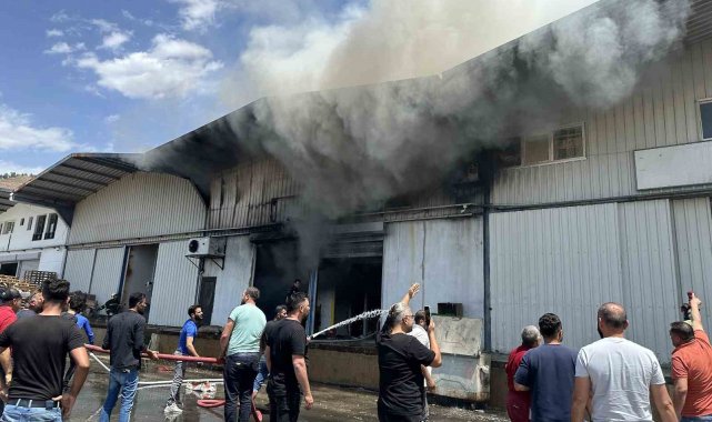 Toptancı Hali'nde çıkan yangın söndürüldü