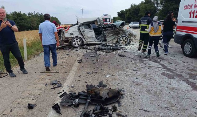 Trafik kazası sonrası ortalık savaş alanına döndü