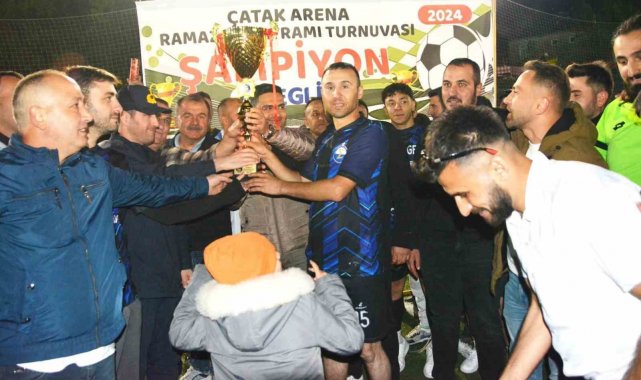 Tribün için 150 bin lira bağışta bulundular