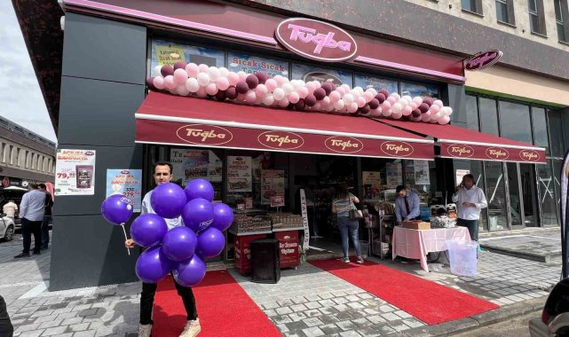 Tuğba Kuruyemiş 117. mağazasını Manisa'da açtı