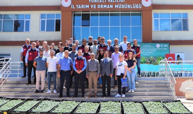 Tunceli'de 228 üreticiye 84 bin domates fidesi dağıtıldı