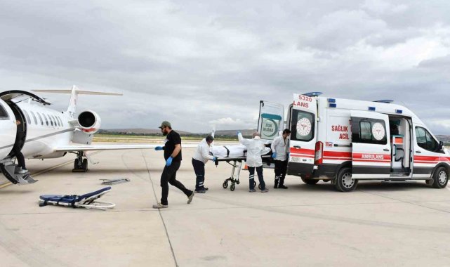 Umre'de rahatsızlanan vatandaş ambulans uçakla yurda getirildi