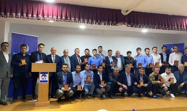Üniversite öğrencilerinin mezuniyet coşkusu: Yazar Hayati İnanç ile buluştular