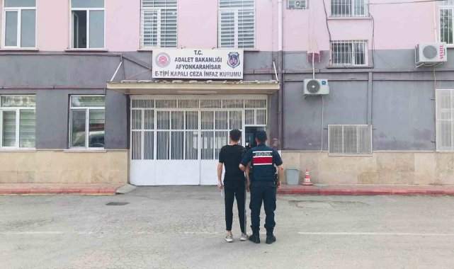Uyuşturucu ticareti suçundan aranan şahsı jandarma yakaladı