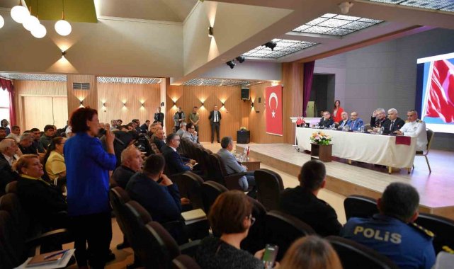 Vali Ustaoğlu Ayvalık'ta muhtarları dinledi