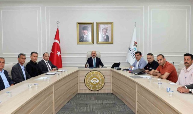 Vali Varol, mahalle muhtarlarından mahallelerin taleplerini dinledi