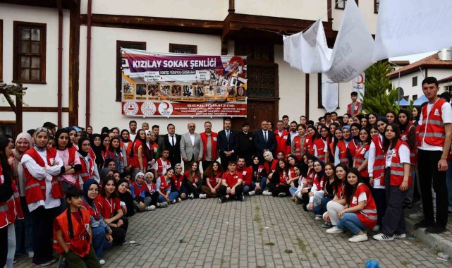 Vezirköprü'de Kızılay Sokak Şenliği