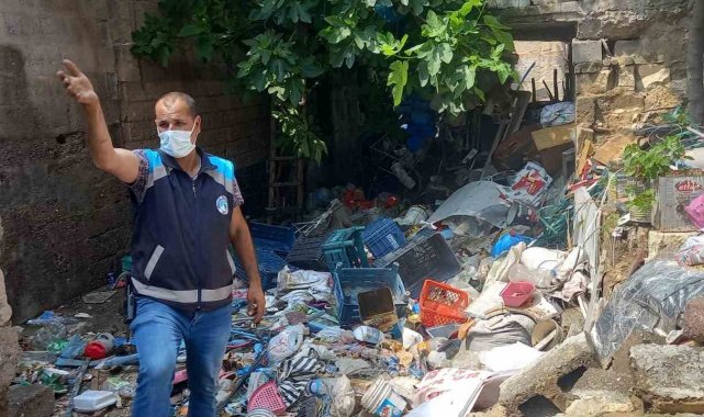 Yalnız yaşayan kadının evinden 3 kamyon çöp çıktı