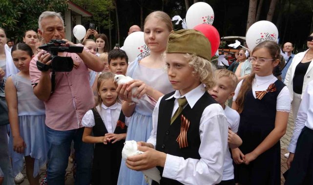 Yerleşik Rusların Zafer Günü coşkusu