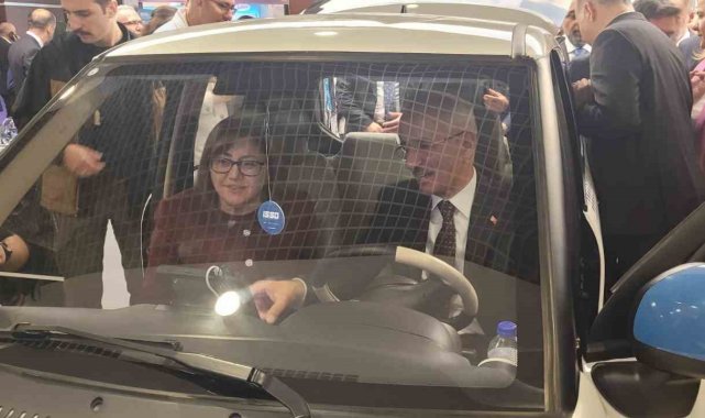 Yüzde yüz yerli ve elektrikli mini araç "Mango Car" Ankara'da tanıtıldı