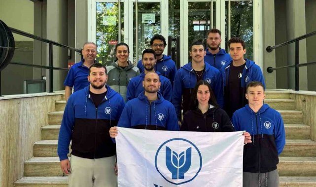 Yüzmede madalyaları topladılar