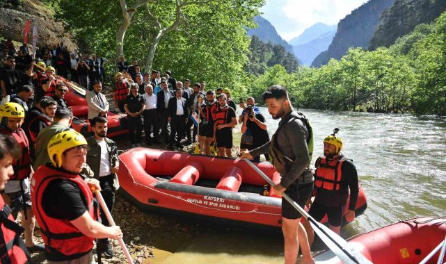 Zamantı Irmağı'ndaki "rafting" yarışının startı verildi