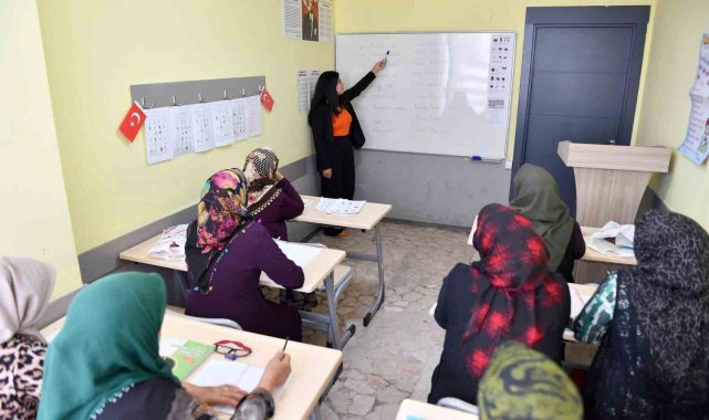 Adana'da okuma yazma bilmeyen sayısı 58 bine düştü