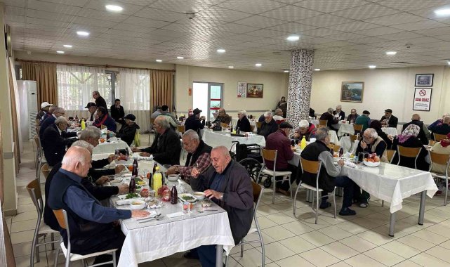 Adanalı kebapçı sosyal projelerle binlerce kişiye ulaşıyor