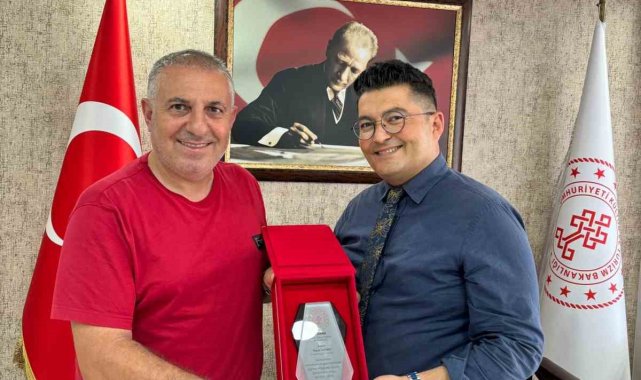 Adanalı kebapçıya 'Kent tanıtımı' plaketi