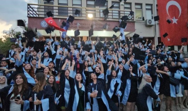 ADÜ Atça ve Yenipazar MYO'da mezuniyet sevinci