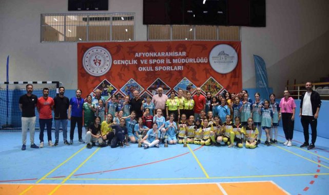 Afyonkarahisar'da Küçük Kızlar Futsal müsabakaları sona erdi