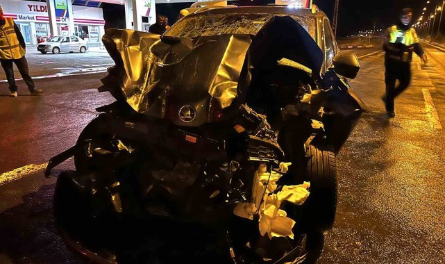Ağrı'da otomobil ile traktör çarpıştı: 7 yaralı