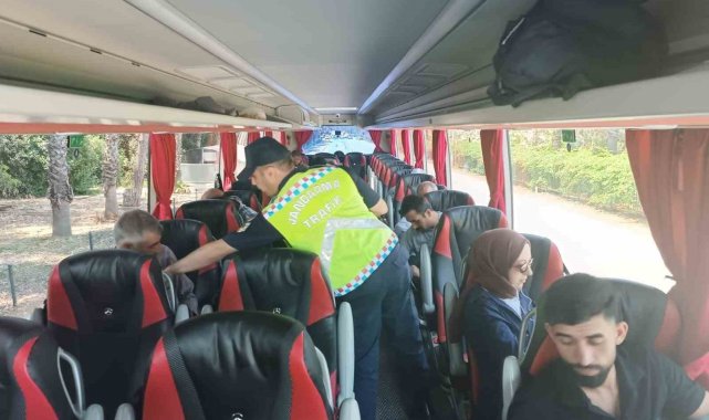 Alanya'da şehirlerarası otobüs şoförleri ve yolcu denetimi