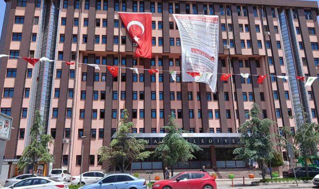 Alkollü şahıstan belediye binasına silahlı saldırı