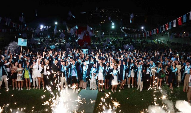 ALKÜ'de mezuniyet heyecanı