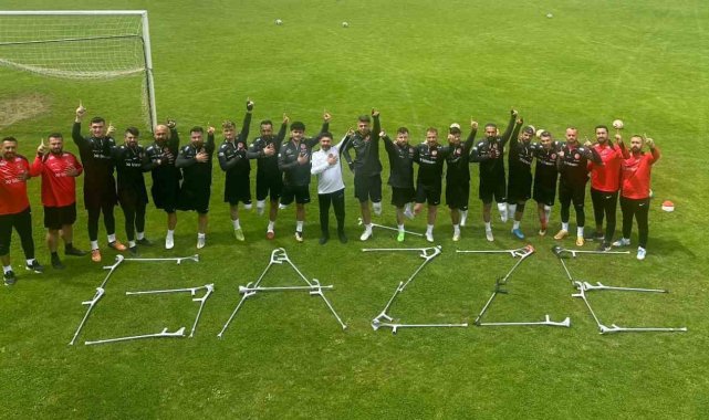 Ampute Milli Futbol Takımı'ndan İsrail maçı öncesi Gazze'ye destek pozu