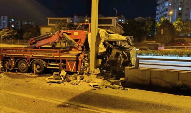 Ankara'da kontrolden çıkan vinç bariyerlere çarptı: 2 yaralı