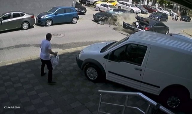 Ataşehir'de 6 aracın karıştığı kazada ortalık savaş alanına döndü