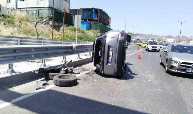Ataşehir'de okul servisine çarpan otomobil takla attı