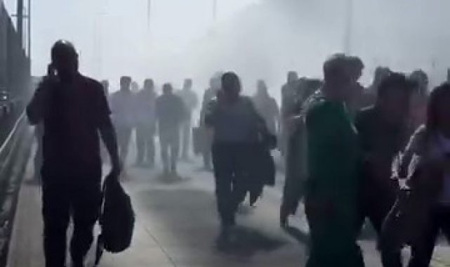 Bahçelievler'de metrobüste yangın paniği: Dumanlar yükseldi, yolcular tahliye edildi