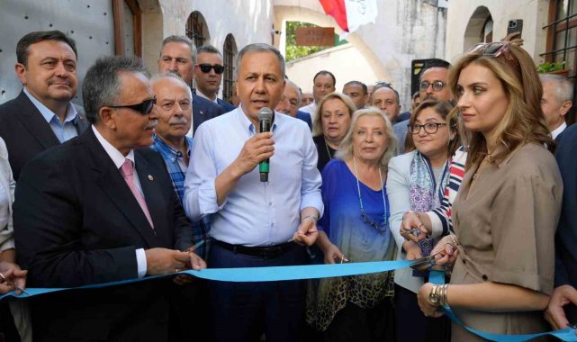 Bakan Yerlikaya Gaziantep'te esnaf ziyareti yaptı, Şekerhan'ın açılışına katıldı