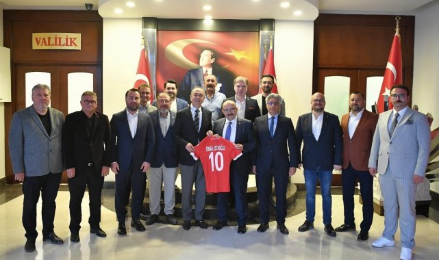 Balıkesirspor yönetimi, Vali Ustaoğlu'nu ziyaret etti
