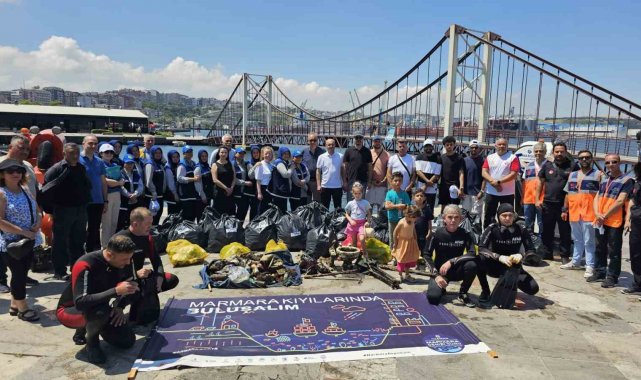 Bandırma sahilinde 1 Saatte 980 Kilogram atık çıkarıldı