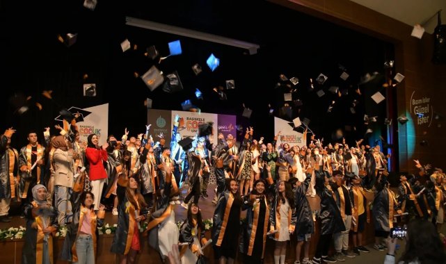 Başiskele Çocuk Üniversitesi mezuniyetinde, dünyaya Filistin mesajı