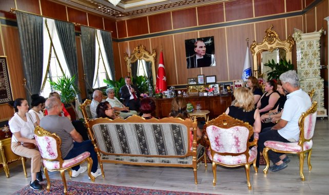 Başkan Balaban vatandaşlarla bayramlaştı