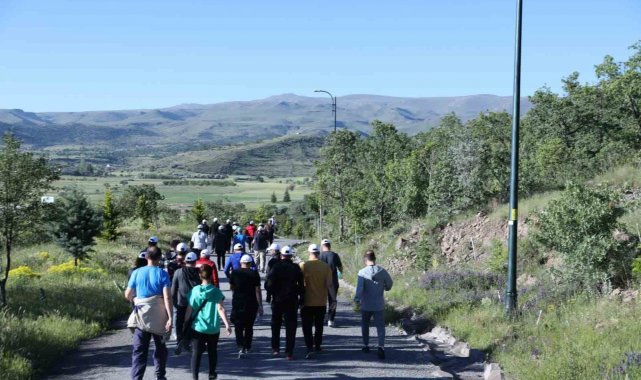 Başkan Büyükkılıç, Kayseri Kariyer Merkezi'nin düzenlediği doğa yürüyüşüne katıldı