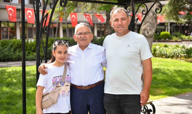 Başkan Büyükkılıç'ın gençlerle park keyfi