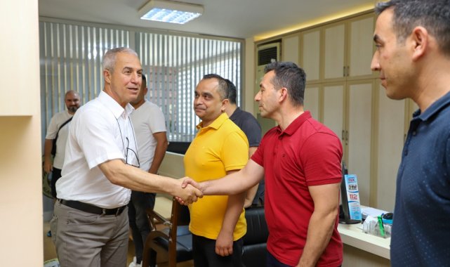 Başkan Özçelik, belediye personeli ile bayramlaştı
