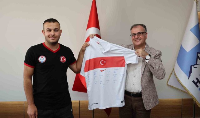 Başkan Özdoğan'a milli takımdan ziyaret
